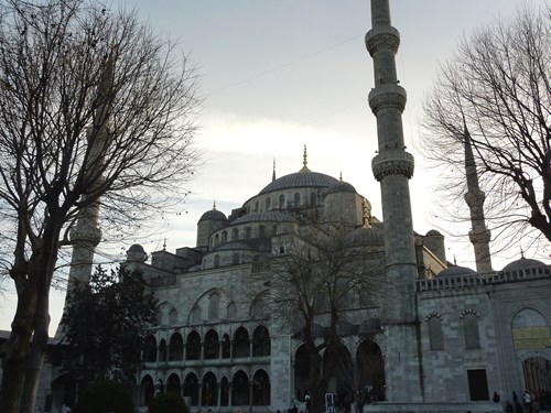 イスタンブールのブルーモスク外観