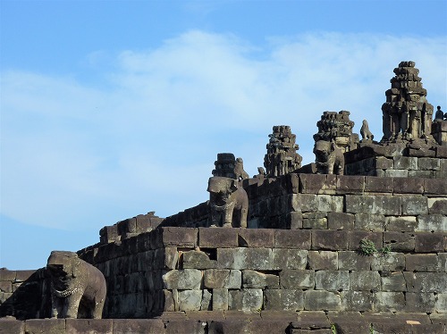 カンボジア・ロリュオス遺跡群のバコンの中央祠堂