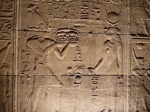 エジプト・アスワンのイシス神殿（フィラエ神殿）のレリーフ