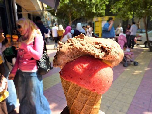 エジプト・カイロのEL ABDのアイスクリーム（チョコレート＋ストロベリー）