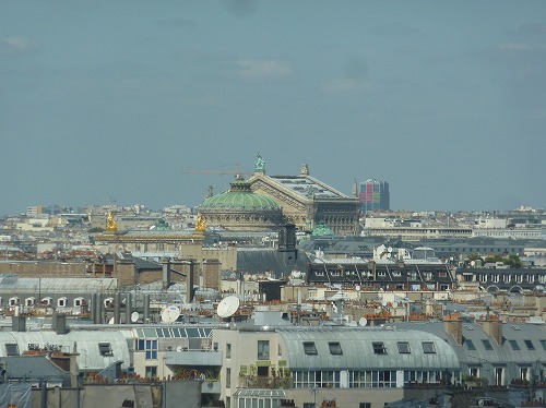 フランスのパリにあるポンピドゥー・センター最上部からの眺め