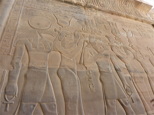 エジプトのコム・オンボ神殿の壁画