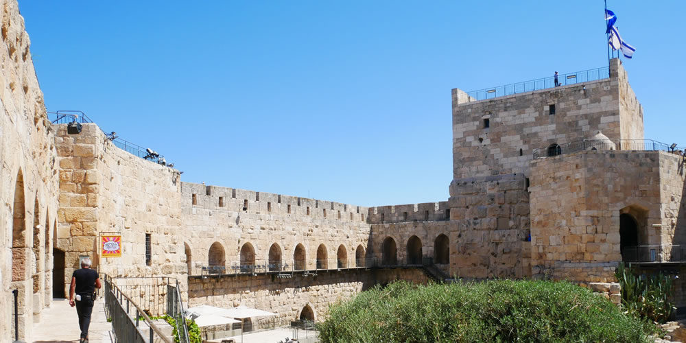エルサレムを2千年見つめ続けるダビデの塔 展望台からエルサレムを一望 こじんたび