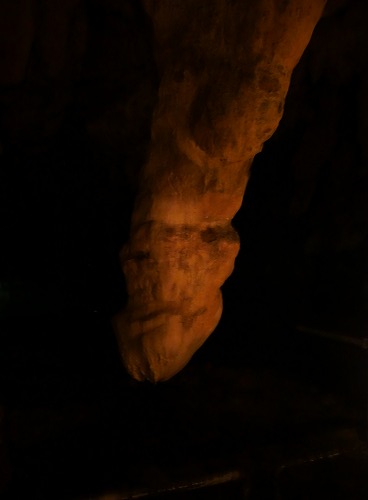 ガンガラーの谷(沖縄)のイキガ洞にあるご神体