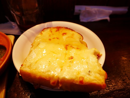 博多の屋台「レミさんち」のチーズフォンデュトースト