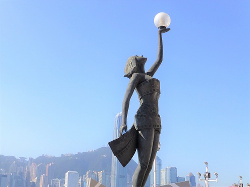 香港のアベニュー・オブ・スターズの像