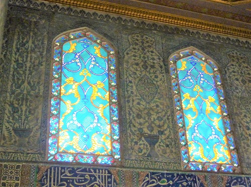 トルコ・イスタンブールのトプカプ宮殿のハレム（カフェスのシャンデリア）