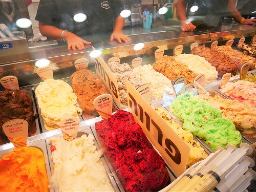 エルサレム新市街にあるアイスクリーム店Katsefetの各フレーバー