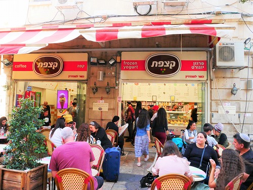 エルサレム新市街にあるアイスクリーム店Katsefetの外観