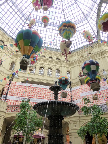 ロシア・モスクワのグム百貨店内部