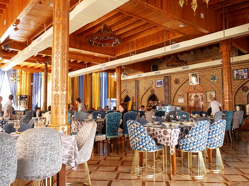 レストラン「Teahouse Mirza Boshi」の内部