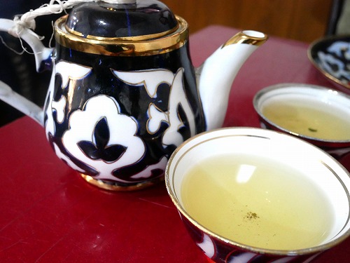 プロフ店「Sharof Bobo Oshxonasi」のお茶