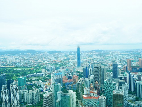 マレーシア・クアラルンプールのペトロナスツインタワーのオブザーベーションデッキからの眺め
