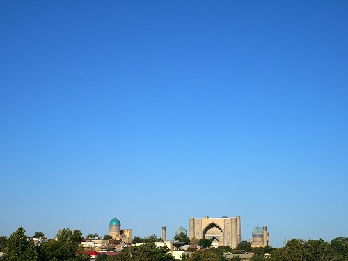 シャーヒズィンダ廟群から見たビビハニムモスク