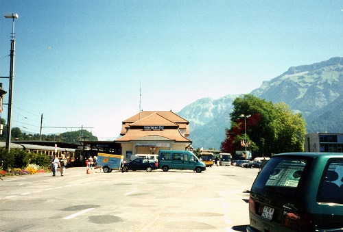 スイスのインターラーケン・オスト駅