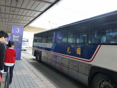 台湾・桃園国際空港から市内への国光客運のエアポートバス