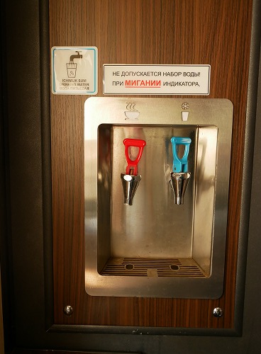 ウズベキスタンの寝台列車の7号車(給湯器)