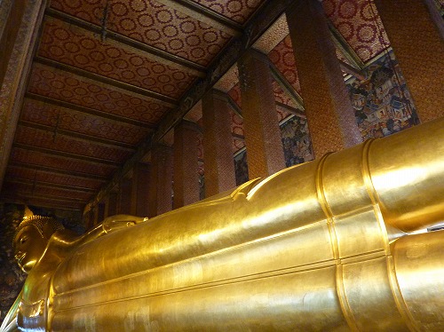 タイ・バンコクのワットポーの涅槃仏